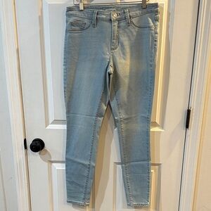 Universal Thread Light Wash Skinny Jeans